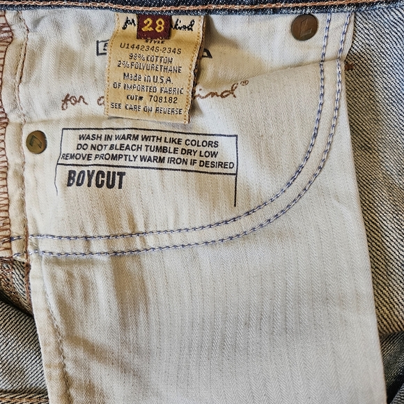 7 For All Mankind Denim Women's Light Wash Jeans Boy Cut Button Fly Size 28x32. - Picture 7 of 7